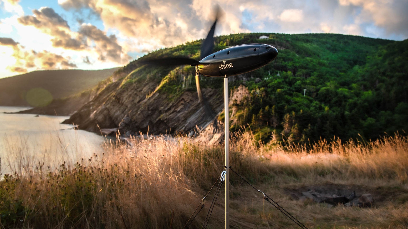 Impressive Portable Wind Turbine That’ll Charge All Your Handheld Devices