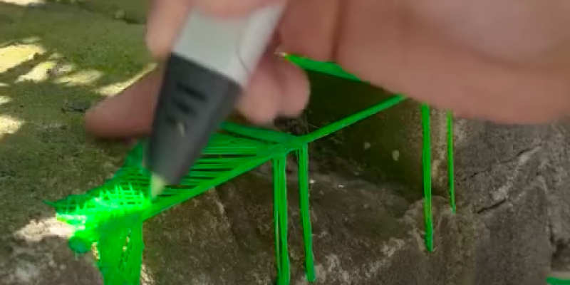 Watch Artist Use 3D Pen To Fix A Broken Brick